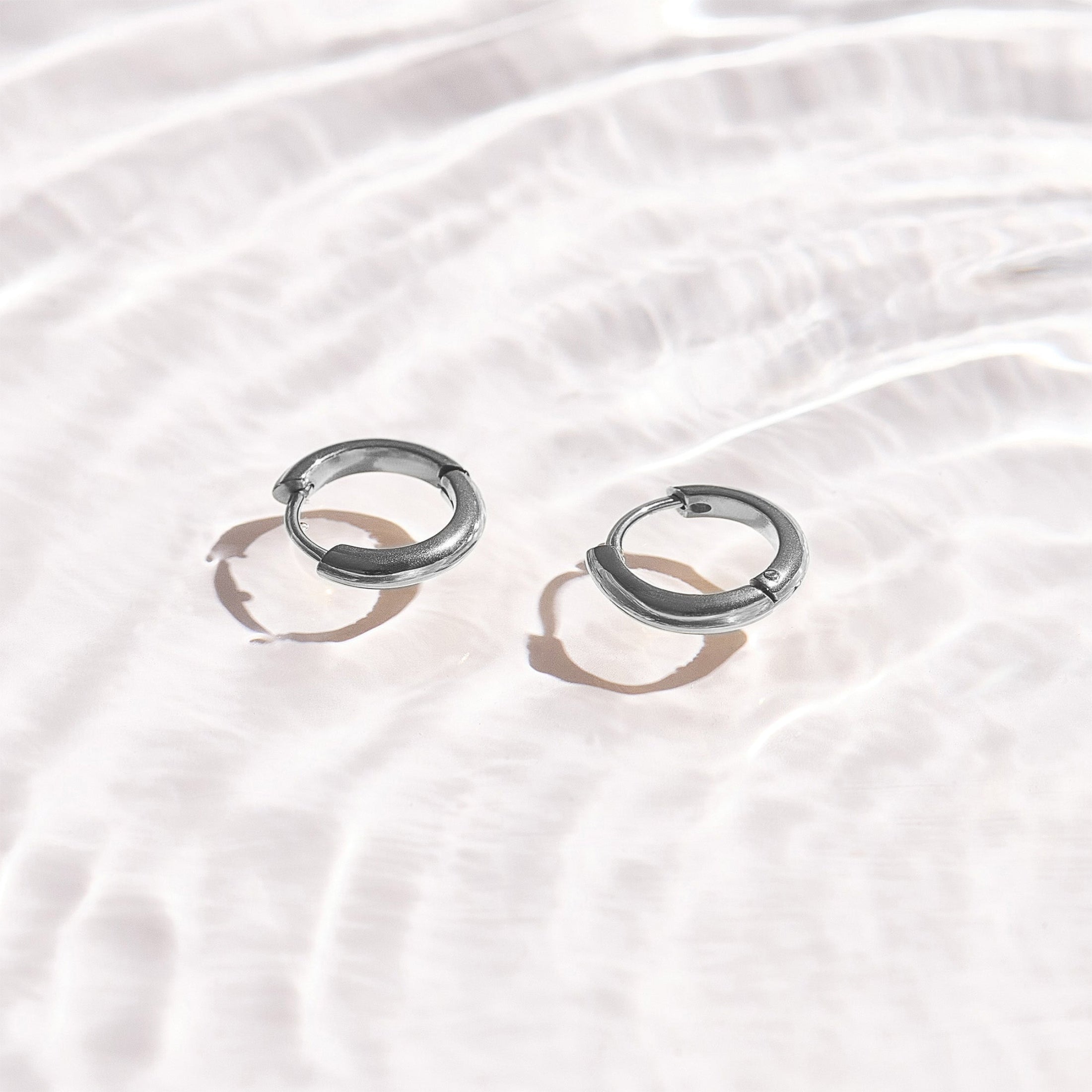 Smooth Curve Hoop Earrings